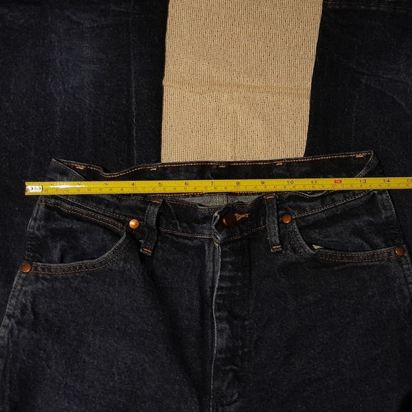 30x32 Wrangler Jeans - Picture 5 of 5